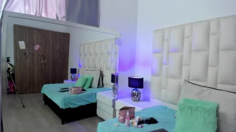 Snapshot of ariana_rouse_ chatting on May 2026 04:13:01 PM ariana online show from May 2026 04:13:01 PM