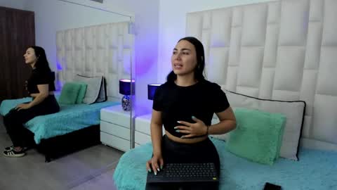 Snapshot of ariana_rouse_ chatting on May 2026 04:12:01 PM ariana online show from May 2026 04:12:01 PM