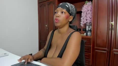 Andrea online show from October 2025 08:50:01 PM