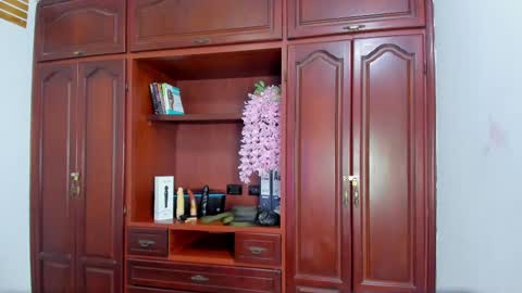 Andrea online show from October 2025 07:36:02 PM