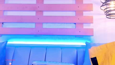 Ari  online show from October 2025 01:25:01 PM