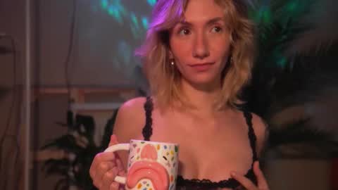 Olivka online show from October 2025 05:46:01 AM