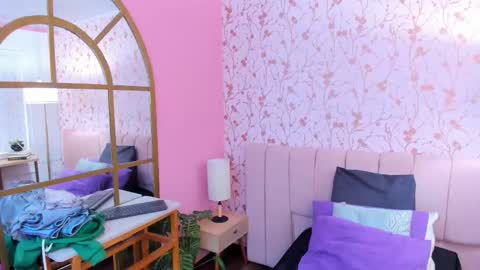 Arianna online show from October 2025 12:06:01 PM