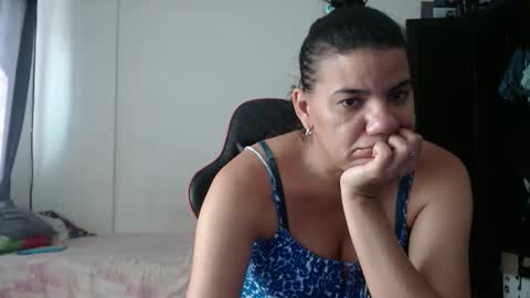 ariannaloovel online show from May 2026 06:37:01 PM