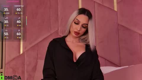 Arianna online show from October 2025 06:50:02 PM