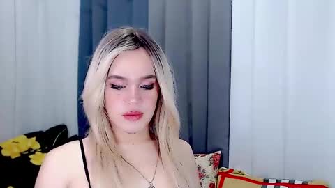 Snapshot of arianne_xoxo777 chatting on February 2025 07:15:02 AM ARIANNE CUMS online show from February 2025 07:15:02 AM