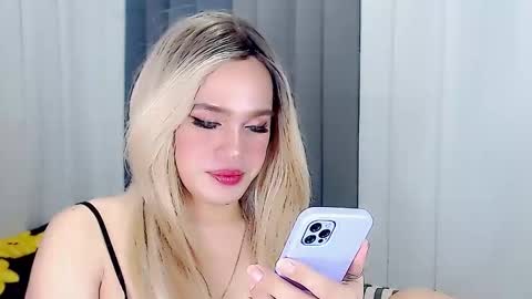 Snapshot of arianne_xoxo777 chatting on March 2025 12:12:01 PM ARIANNE CUMS online show from March 2025 12:12:01 PM