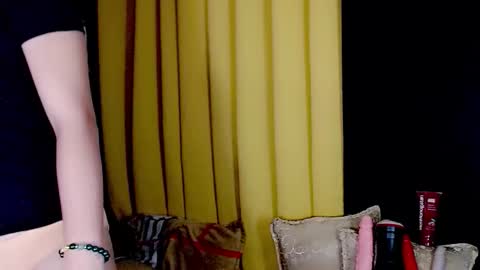 Snapshot of arianne_xoxo777 chatting on September 2025 09:58:01 PM ARIANNE CUMS online show from September 2025 09:58:01 PM