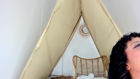 A R I   online show from October 2025 12:04:01 PM