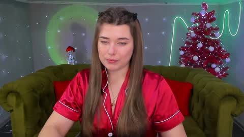 Snapshot of arigraynor chatting on December 2024 04:10:02 PM Ari online show from December 2024 04:10:02 PM