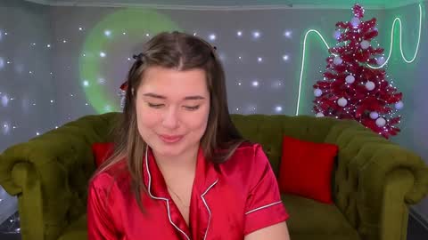 Snapshot of arigraynor chatting on December 2024 07:48:02 PM Ari online show from December 2024 07:48:02 PM