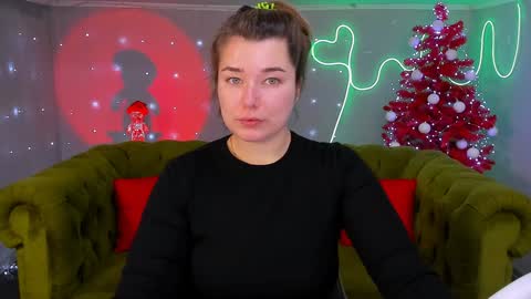 Snapshot of arigraynor chatting on December 2024 01:13:02 PM Ari online show from December 2024 01:13:02 PM