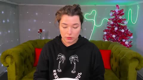 Snapshot of arigraynor chatting on December 2024 02:10:01 PM Ari online show from December 2024 02:10:01 PM