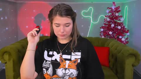 Snapshot of arigraynor chatting on December 2024 03:31:01 PM Ari online show from December 2024 03:31:01 PM