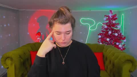 Snapshot of arigraynor chatting on January 2025 01:13:02 PM Ari online show from January 2025 01:13:02 PM