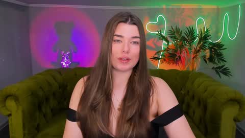 Snapshot of arigraynor chatting on January 2025 06:21:01 PM Ari online show from January 2025 06:21:01 PM