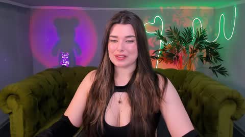 Snapshot of arigraynor chatting on February 2025 02:37:01 PM Ari online show from February 2025 02:37:01 PM