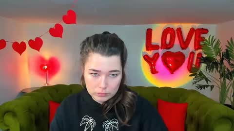 Snapshot of arigraynor chatting on February 2025 09:10:02 AM Ari online show from February 2025 09:10:02 AM