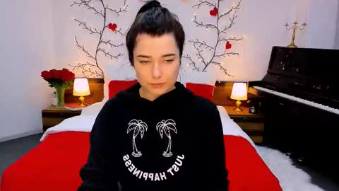 Snapshot of arigraynor chatting on October 2025 01:10:01 PM Ari online show from October 2025 01:10:01 PM