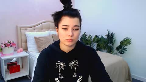 Snapshot of arigraynor chatting on October 2025 10:05:02 AM Ari online show from October 2025 10:05:02 AM