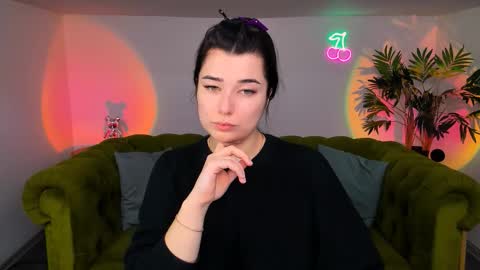 Snapshot of arigraynor chatting on October 2025 06:28:01 AM Ari online show from October 2025 06:28:01 AM