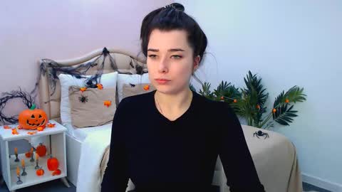 Snapshot of arigraynor chatting on November 2025 08:33:02 PM Ari online show from November 2025 08:33:02 PM