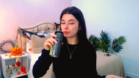 Snapshot of arigraynor chatting on November 2025 01:10:02 PM Ari online show from November 2025 01:10:02 PM