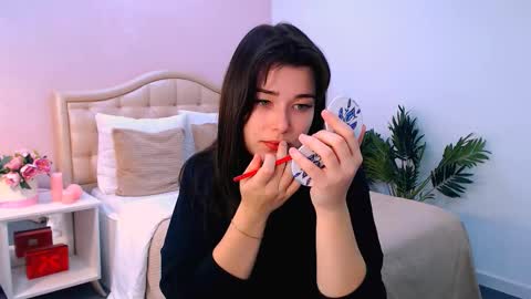 Snapshot of arigraynor chatting on November 2025 08:08:01 PM Ari online show from November 2025 08:08:01 PM