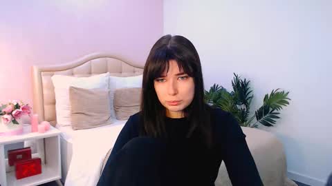 Snapshot of arigraynor chatting on November 2025 09:24:01 AM Ari online show from November 2025 09:24:01 AM