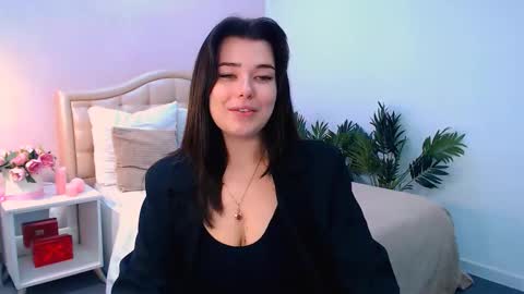 Snapshot of arigraynor chatting on December 2025 01:17:04 PM Ari online show from December 2025 01:17:04 PM