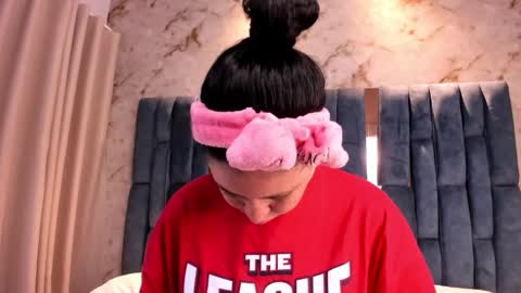 Ari Vega online show from November 2025 05:50:01 AM