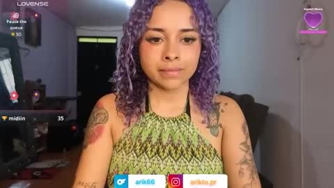 Snapshot of arikatorres chatting on October 2025 09:56:01 PM Arin online show from October 2025 09:56:01 PM