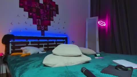 Ari online show from October 2025 08:53:02 PM