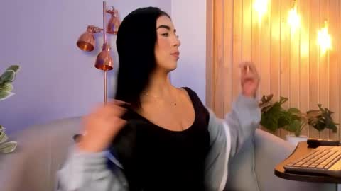 Ari Robert online show from September 2025 04:34:02 AM