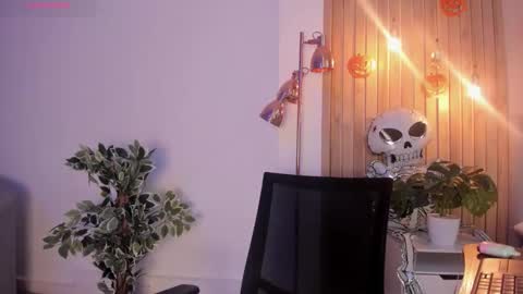 Ari Robert online show from October 2025 03:51:02 AM