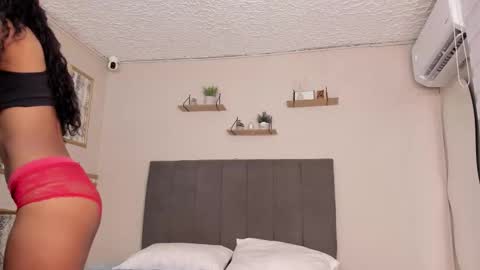 Aris Emma online show from October 2025 07:20:01 PM