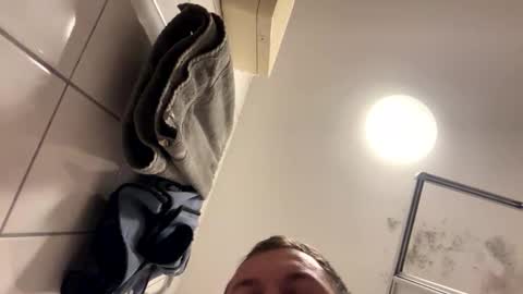 Snapshot of armyskater32 chatting on February 2026 09:18:02 PM armyskater32 online show from February 2026 09:18:02 PM