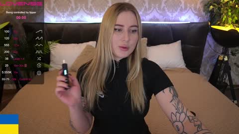 AROLINA online show from December 2024 09:12:02 PM