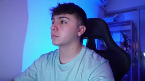 Snapshot of aron__cooper chatting on April 2026 02:37:02 PM aron__cooper online show from April 2026 02:37:02 PM
