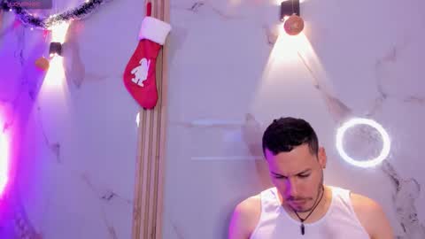 aron and molly online show from December 2025 12:12:01 PM