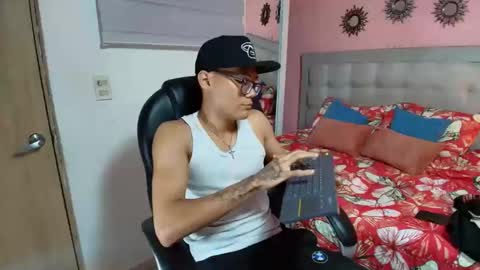 aron_big_big online show from October 2025 08:42:02 PM