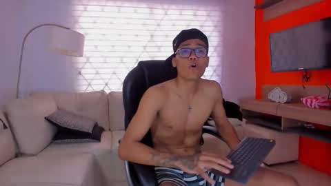 aron_big_big online show from October 2025 07:30:02 PM