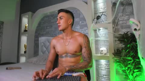 ARON BOLT online show from October 2025 12:33:01 PM