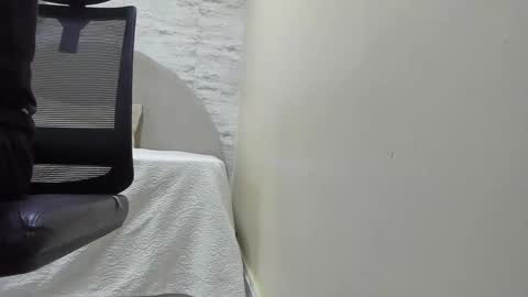 Snapshot of aron_bolt chatting on February 2026 10:42:02 AM ARON BOLT online show from February 2026 10:42:02 AM