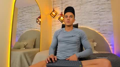 Snapshot of aron_bolt chatting on February 2026 04:15:02 PM ARON BOLT online show from February 2026 04:15:02 PM