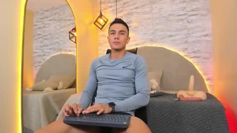 Snapshot of aron_bolt chatting on February 2026 10:37:02 AM ARON BOLT online show from February 2026 10:37:02 AM