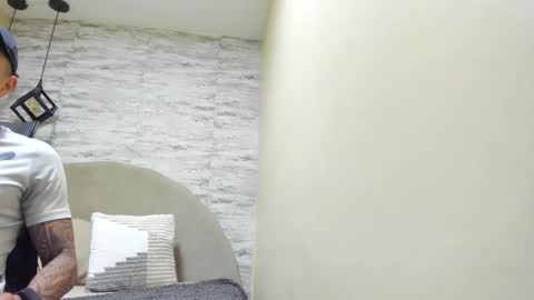 Snapshot of aron_bolt chatting on March 2026 11:00:01 PM ARON BOLT online show from March 2026 11:00:01 PM