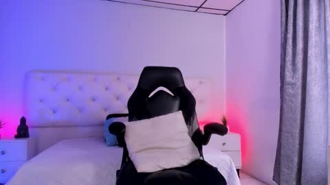 Aron cruz  online show from October 2025 01:34:02 PM