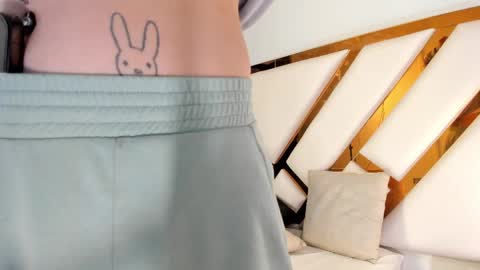 Aron cruz  online show from April 2026 01:01:01 PM