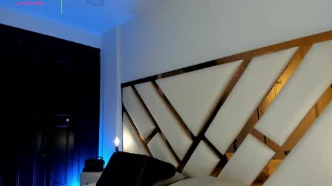 Aron cruz  online show from April 2026 12:57:02 PM